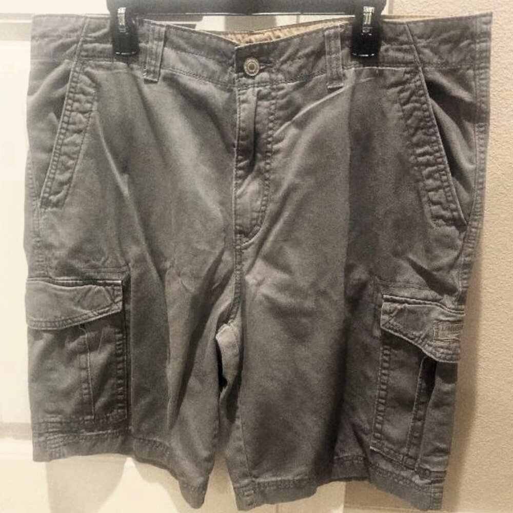 Gray Unionbay Cargo Shorts Size 38 - Length 22 1/2"